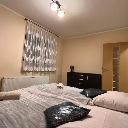 Komfortowy W Ustroniu, 57m2, Dwie Sypialnie, Darmowy Ogrodzony Parking, Osobna Kuchnia, Blisko Czantoria I Szlaki Piesze Apartmán *