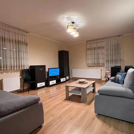 Apartment Komfortowy W Ustroniu, 57m2, Dwie Sypialnie, Darmowy Ogrodzony Parking, Osobna Kuchnia, Blisko Czantoria I Szlaki Piesze Ustron