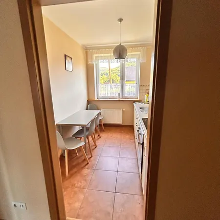 Komfortowy W Ustroniu, 57m2, Dwie Sypialnie, Darmowy Ogrodzony Parking, Osobna Kuchnia, Blisko Czantoria I Szlaki Piesze Апартаменты